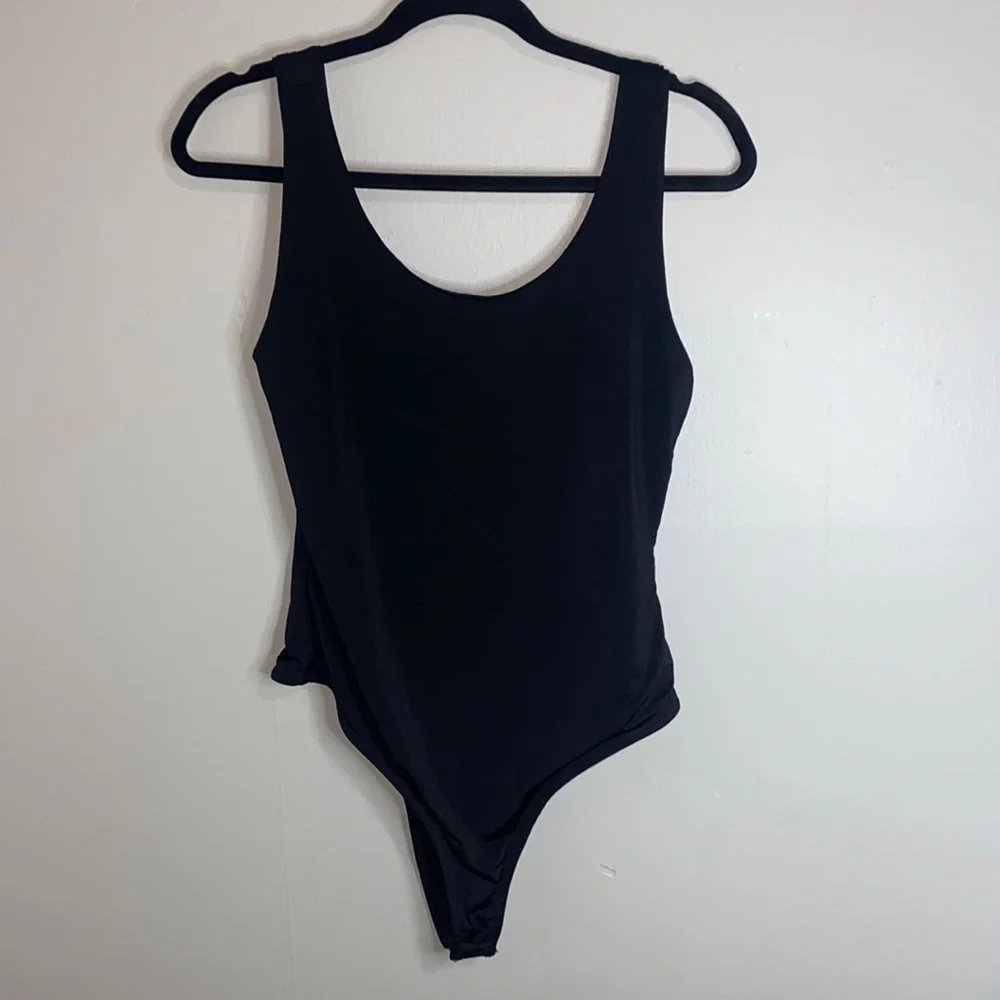 🎱The perfect Black bodysuit! - Picture 2 of 8